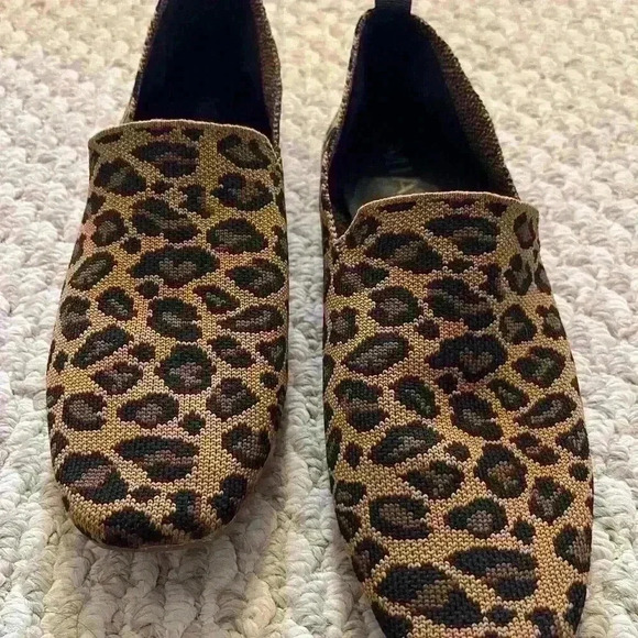Cheetah leopard animal print flats slip on shoes Women’s Size 9 - Picture 2 of 4